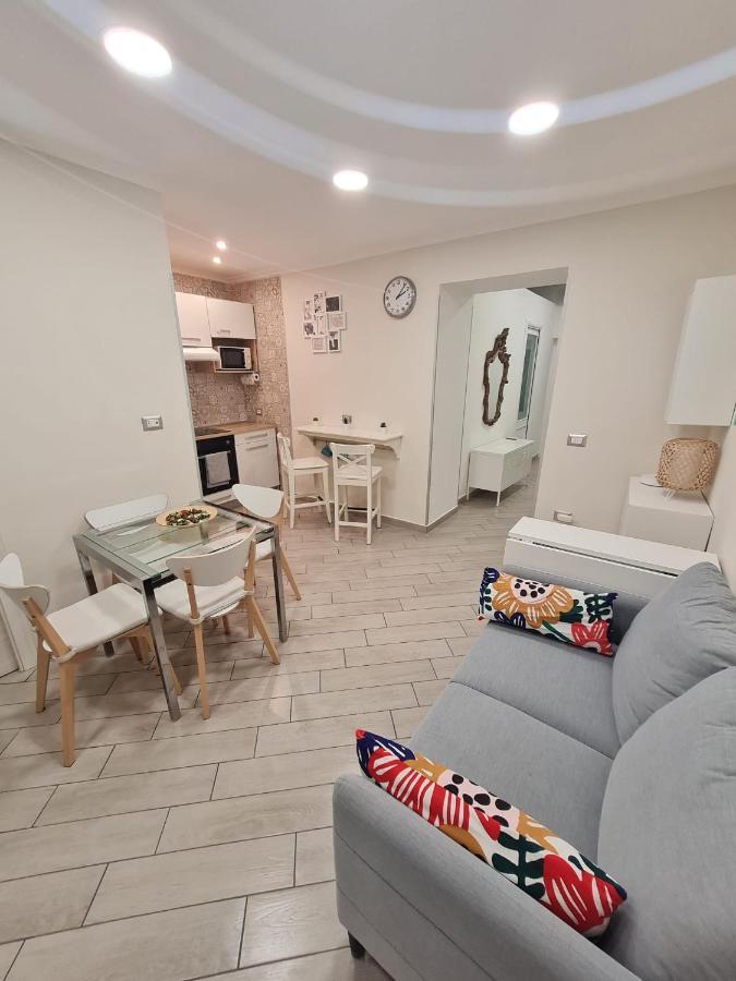 Palizzi'S Home Behind Plebiscite Square Napels Buitenkant foto